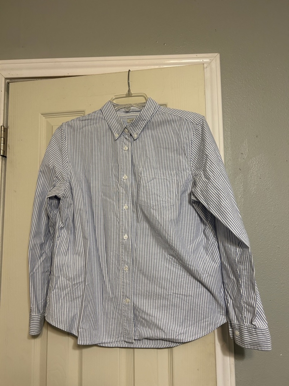 🛵$5️⃣bundled🛍️ L.L. Bean blue white stripe shirt